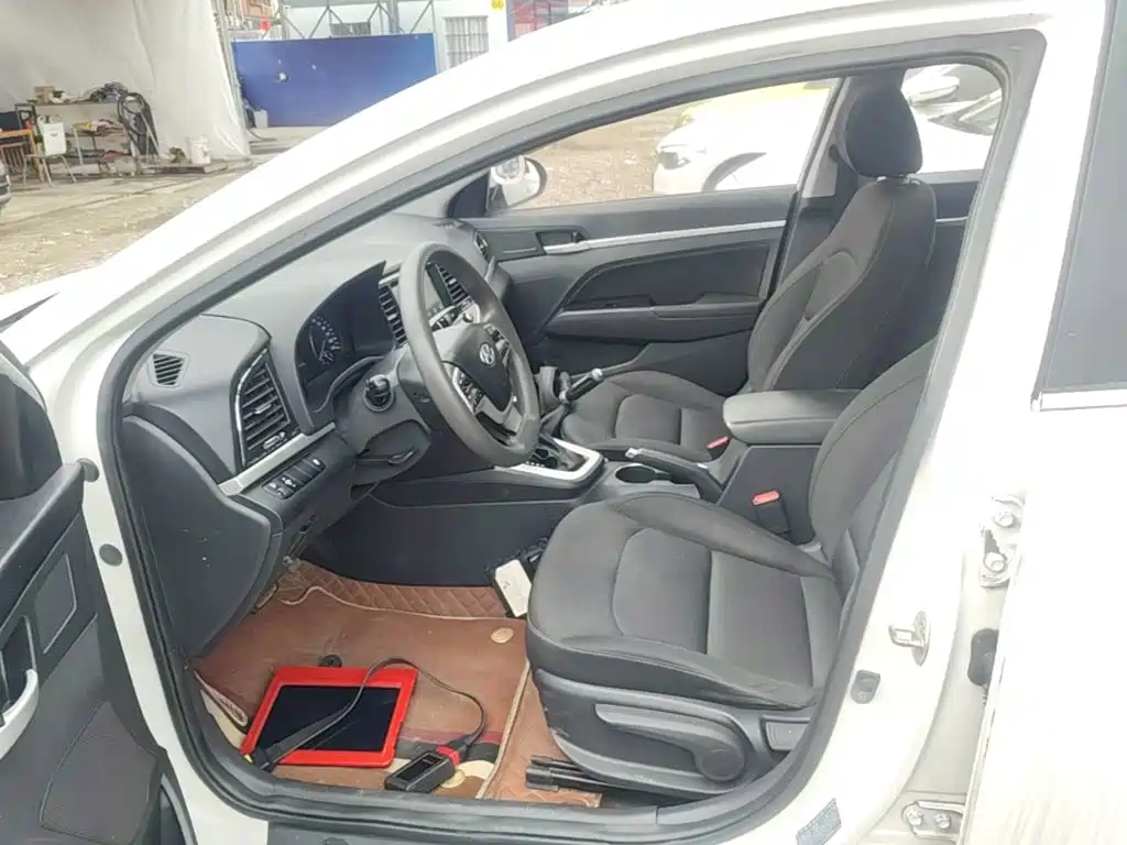 Hyundai Elantra — миниатюра 15