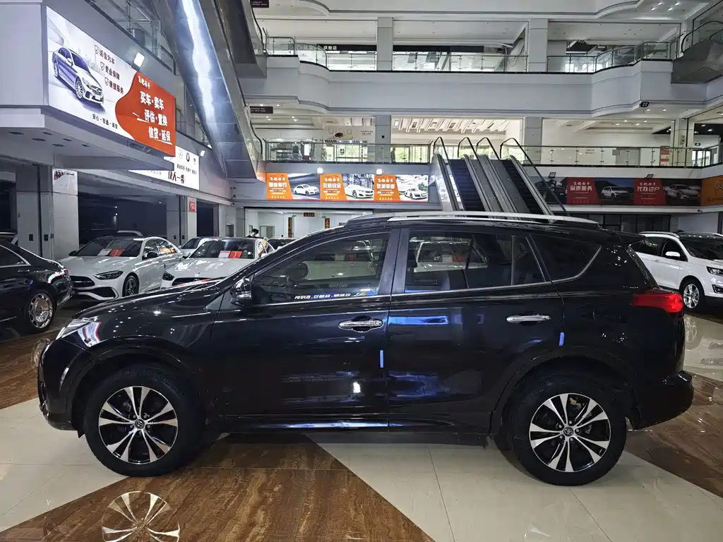 Toyota RAV4 — миниатюра 3