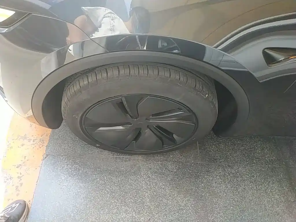 Tesla Model Y — миниатюра 23