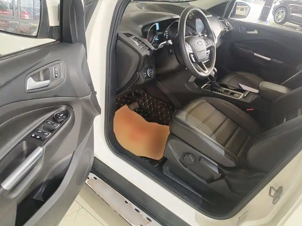Ford Kuga — миниатюра 16