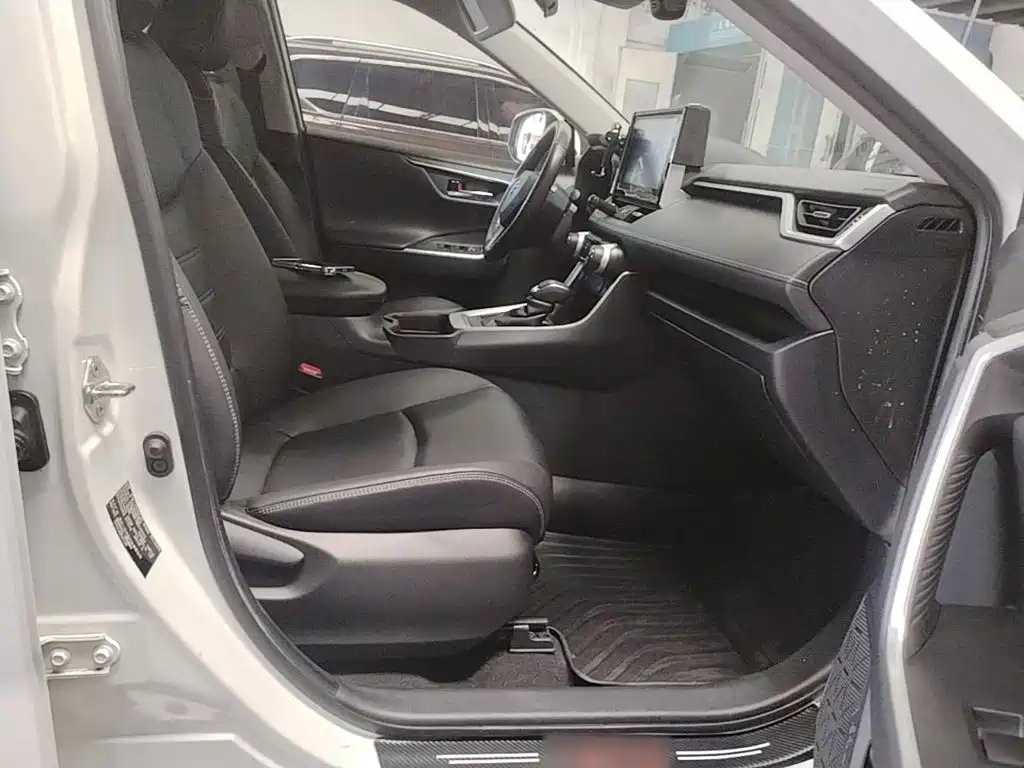 Toyota RAV4 — миниатюра 25