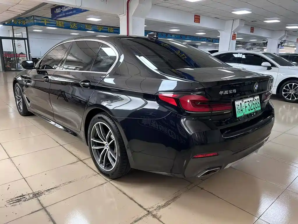 BMW 5 Series New Energy — миниатюра 5