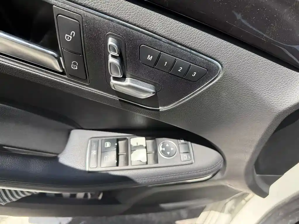 Mercedes-Benz E-Class — миниатюра 13