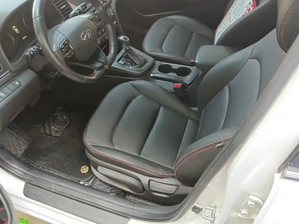 Hyundai Elantra — миниатюра 15