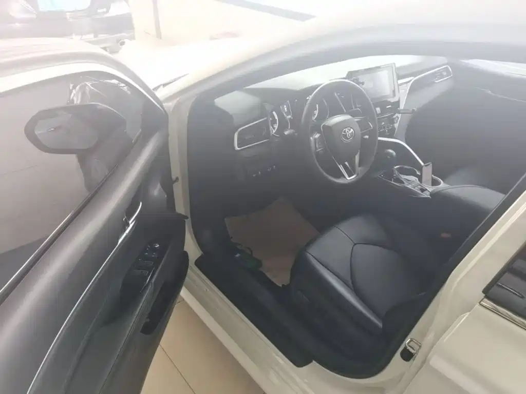 Toyota Camry — миниатюра 16