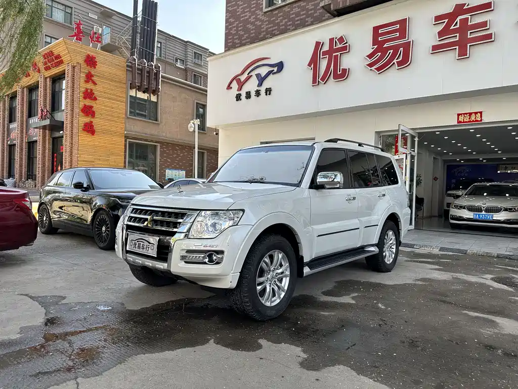 Mitsubishi Pajero (Import) 2019