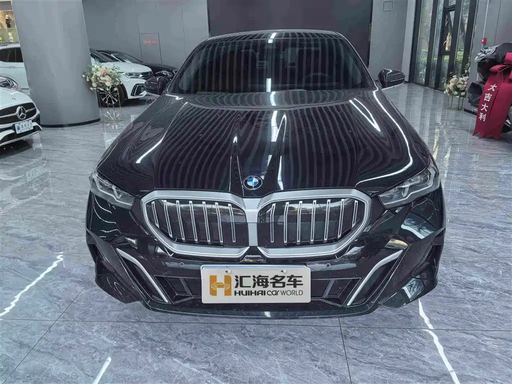 BMW 5 Series — миниатюра 2