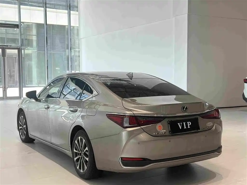 Lexus ES — миниатюра 14
