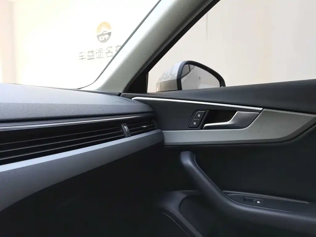 Audi A4L 2017 40 TFSI