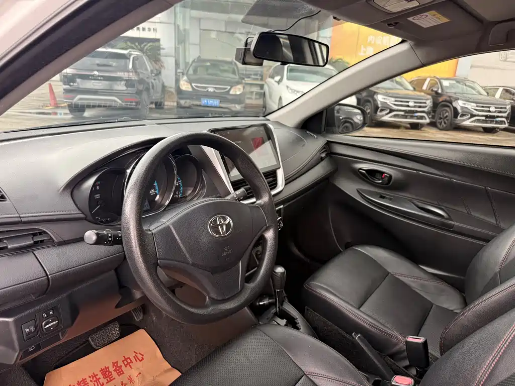 Toyota Yaris L — миниатюра 5