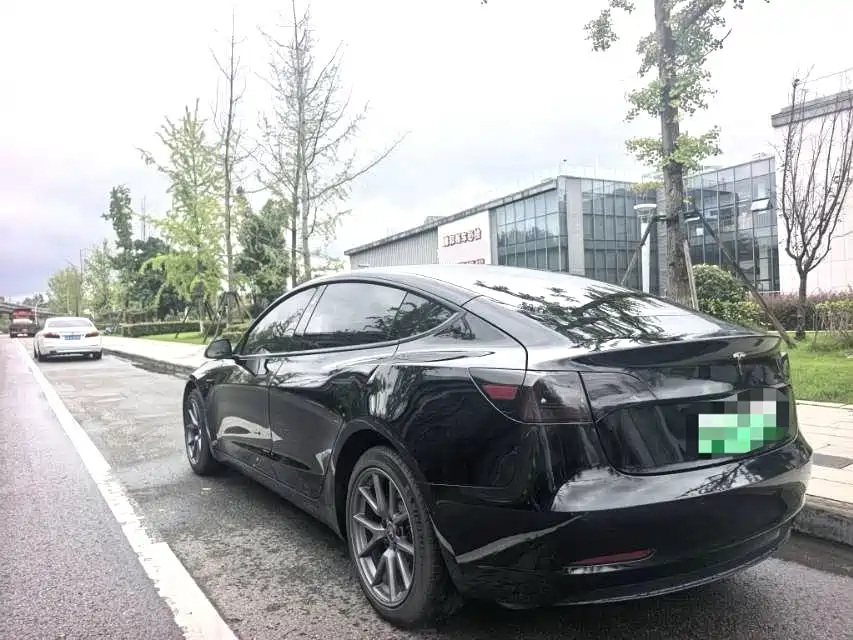 Tesla Model 3 — миниатюра 9