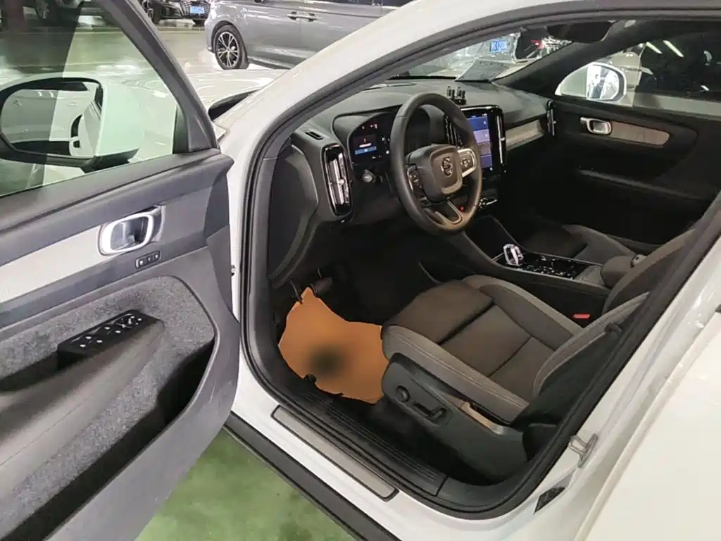 Volvo XC40 — миниатюра 16