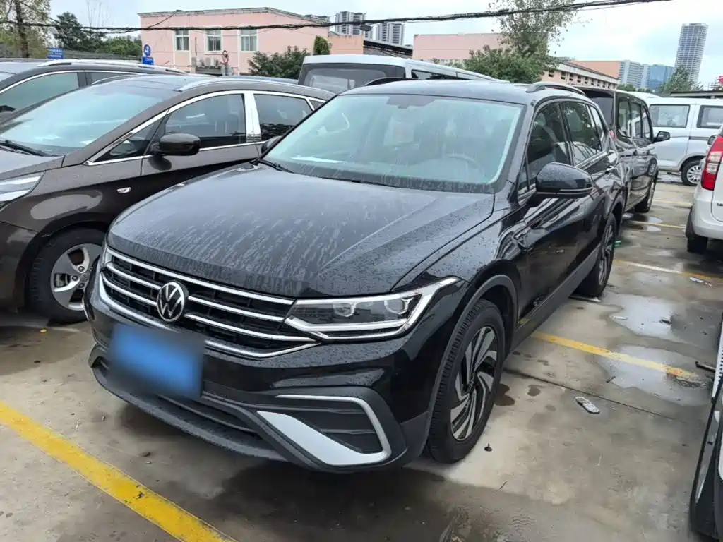 Volkswagen Tiguan L — миниатюра 2
