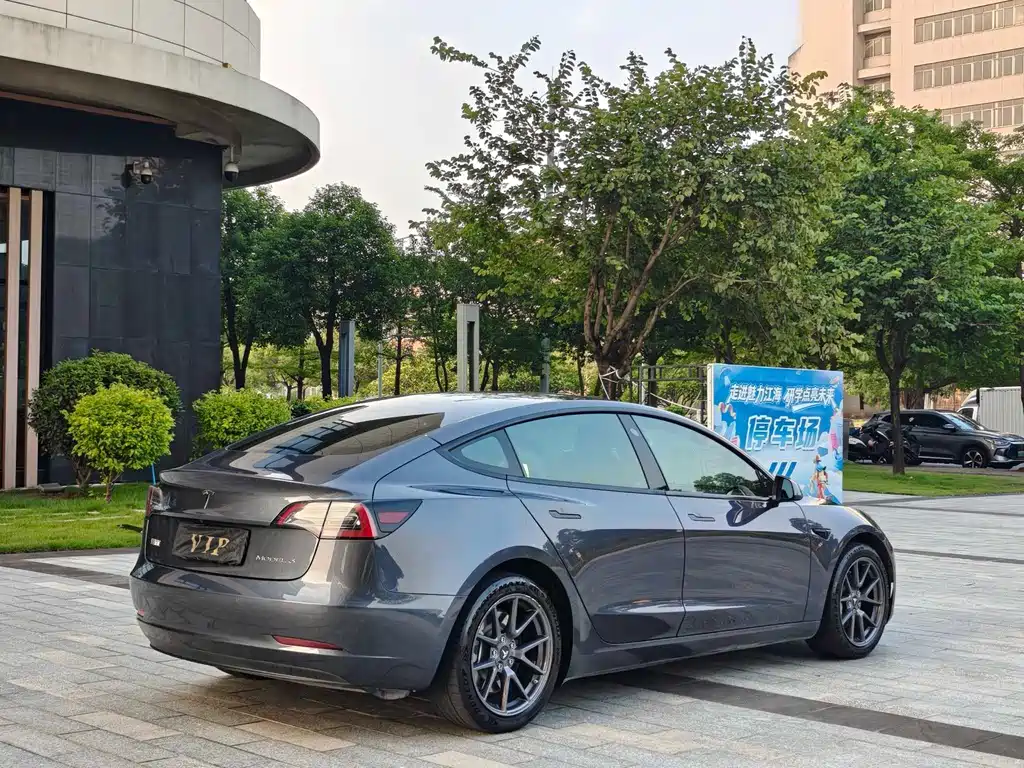 Tesla Model 3 — миниатюра 16