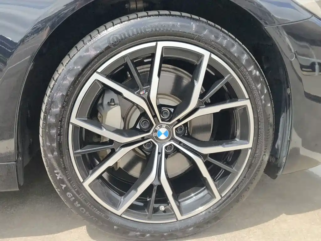 BMW 5 Series — миниатюра 4
