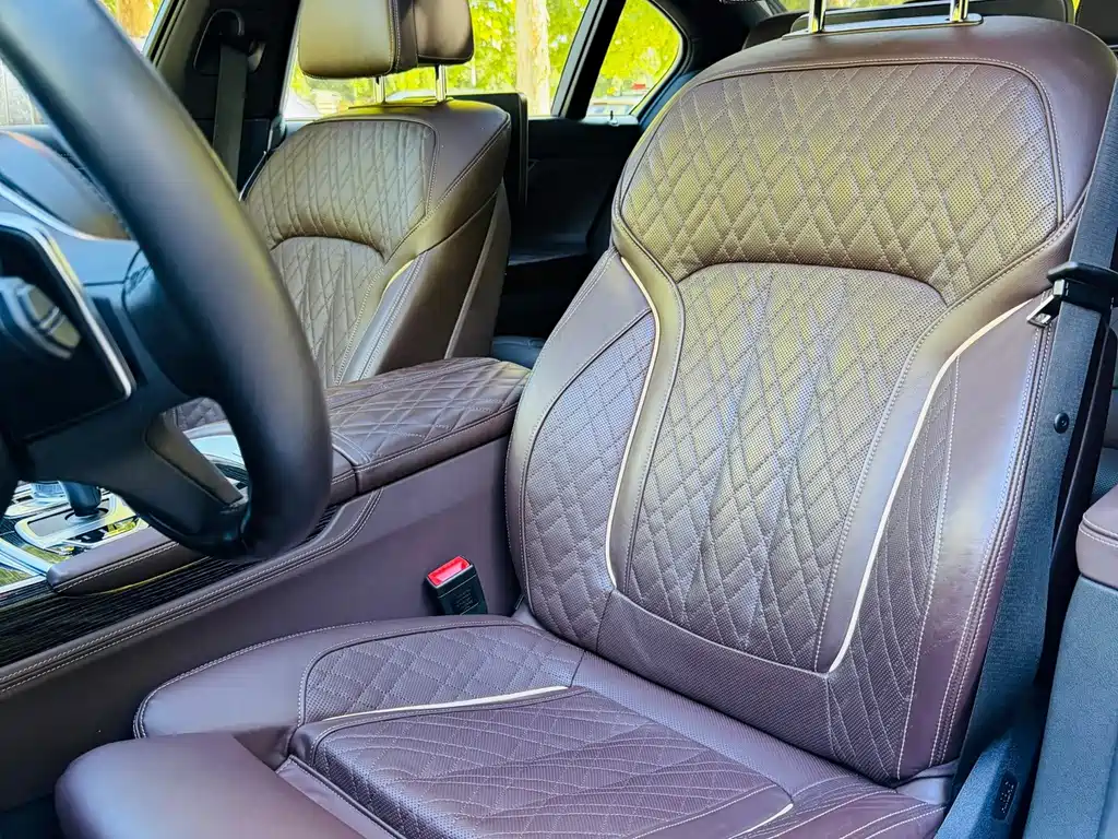 BMW 7 Series — миниатюра 4