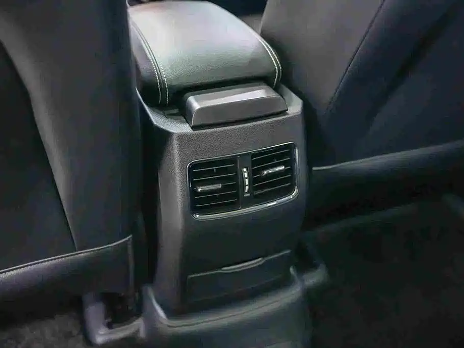Roewe RX5 — миниатюра 9