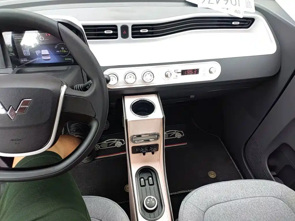 Wuling MINIEV — миниатюра 13