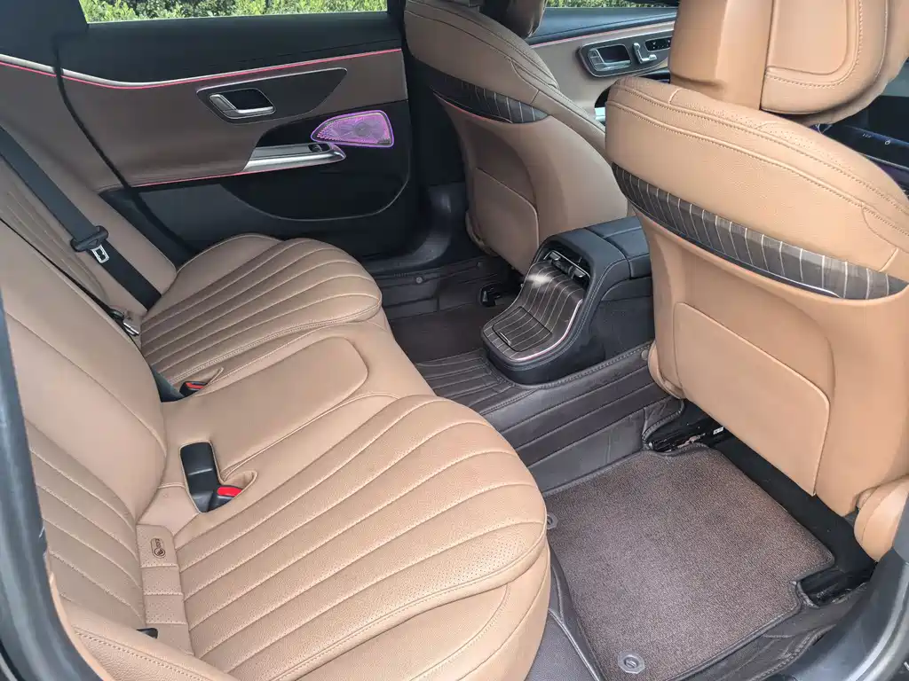 Mercedes-Benz E-Class — миниатюра 7