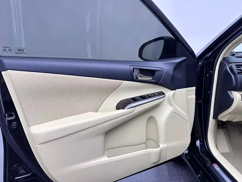 Toyota Camry — миниатюра 26