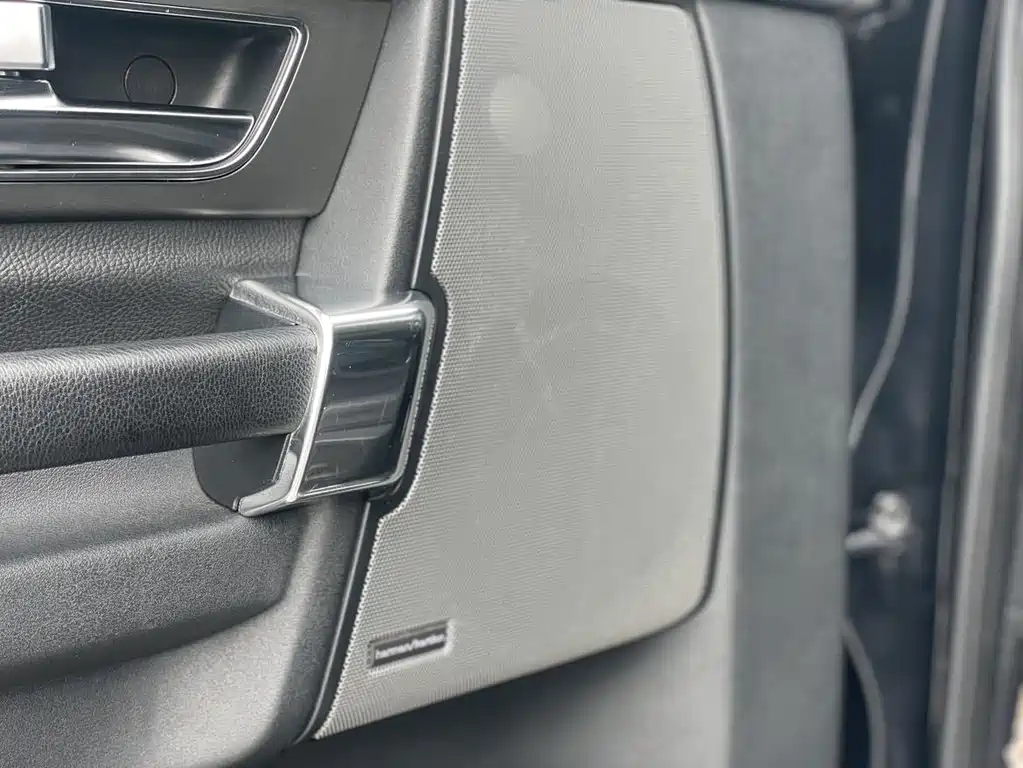 Land Rover Discovery — миниатюра 8
