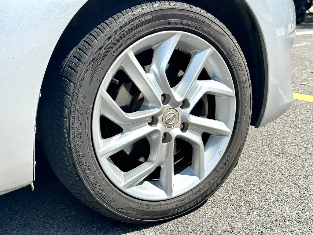 Nissan Tiida — миниатюра 5