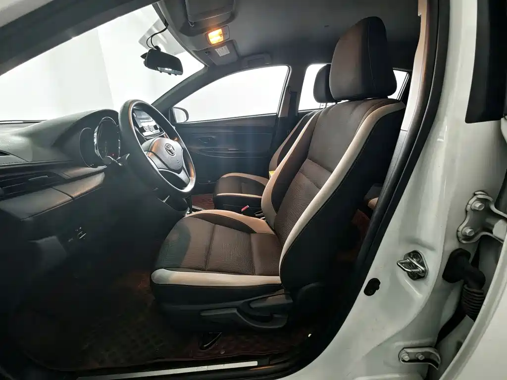 Toyota Yaris L — миниатюра 3