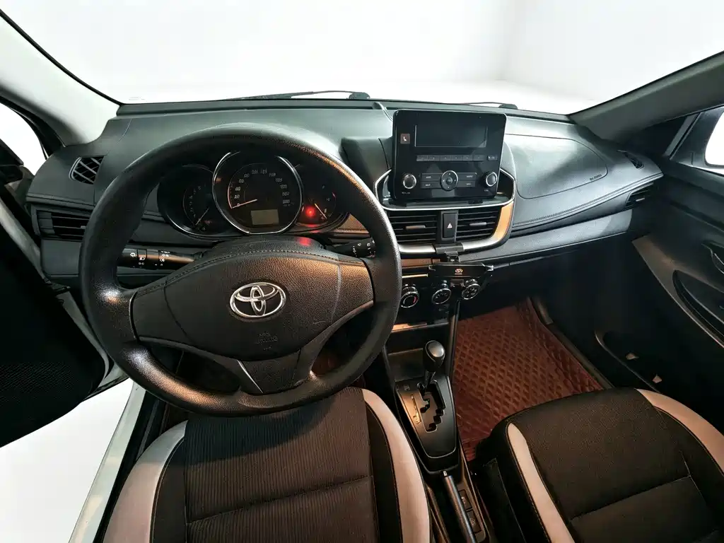Toyota Yaris L — миниатюра 8