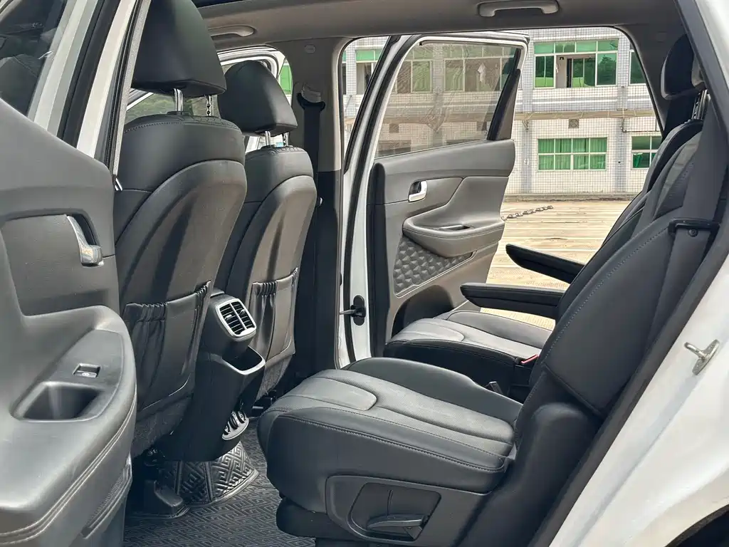 Hyundai Santa Fe — миниатюра 8