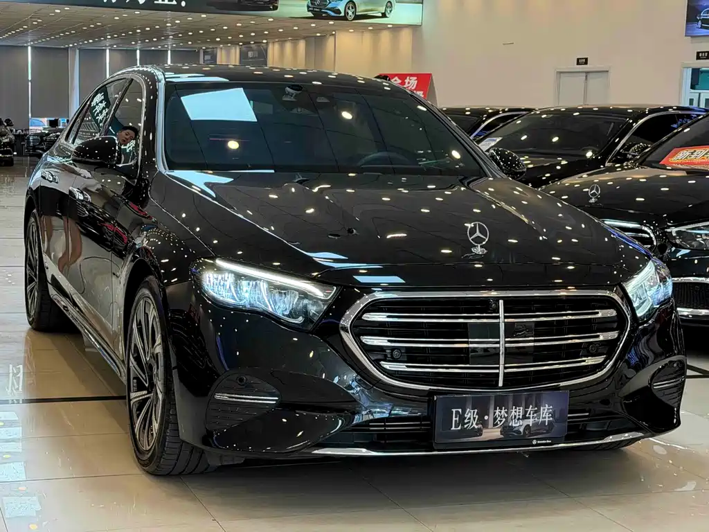 Mercedes-Benz E-Class — миниатюра 12