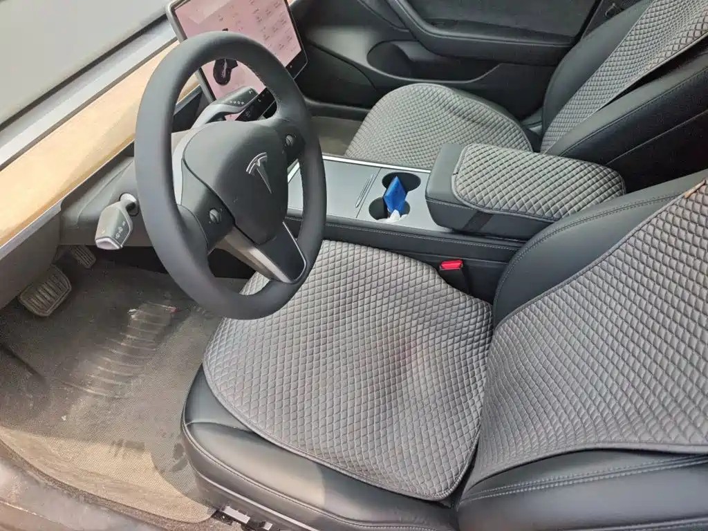 Tesla Model 3 — миниатюра 8
