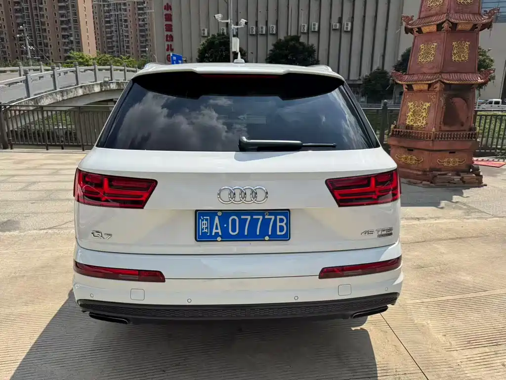Audi Q7 — миниатюра 10