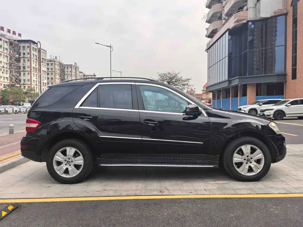 Mercedes-Benz M 2010 ML 300 4MATIC