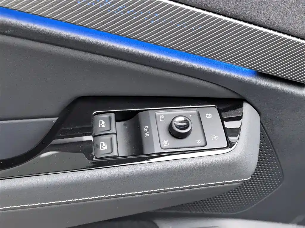 VOLKSWAGEN ID.7 VIZZION