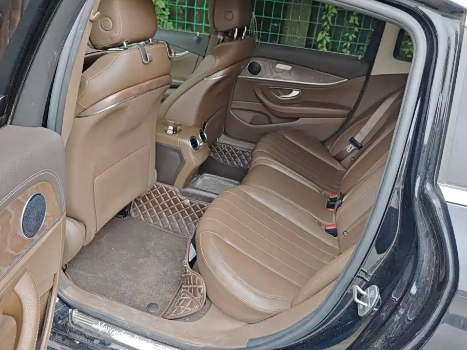 Mercedes-Benz E-Class — миниатюра 11