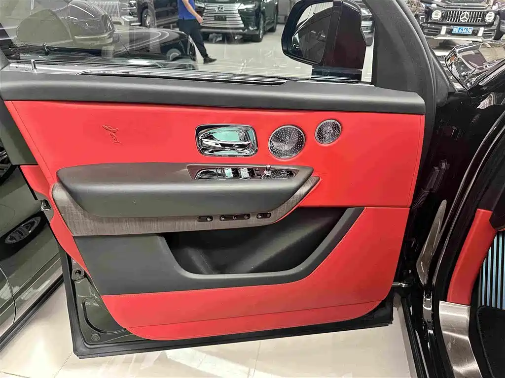 Rolls-Royce Cullinan — миниатюра 6
