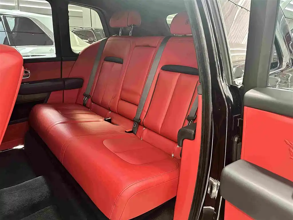 Rolls-Royce Cullinan — миниатюра 13