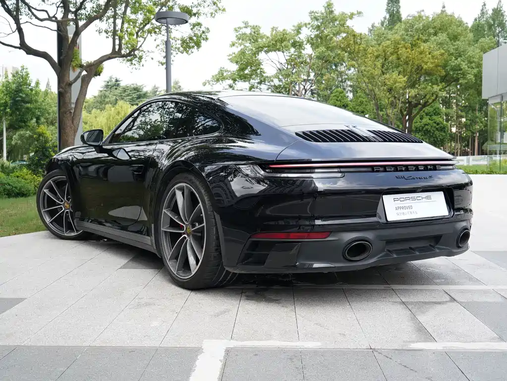 PORSCHE 911
