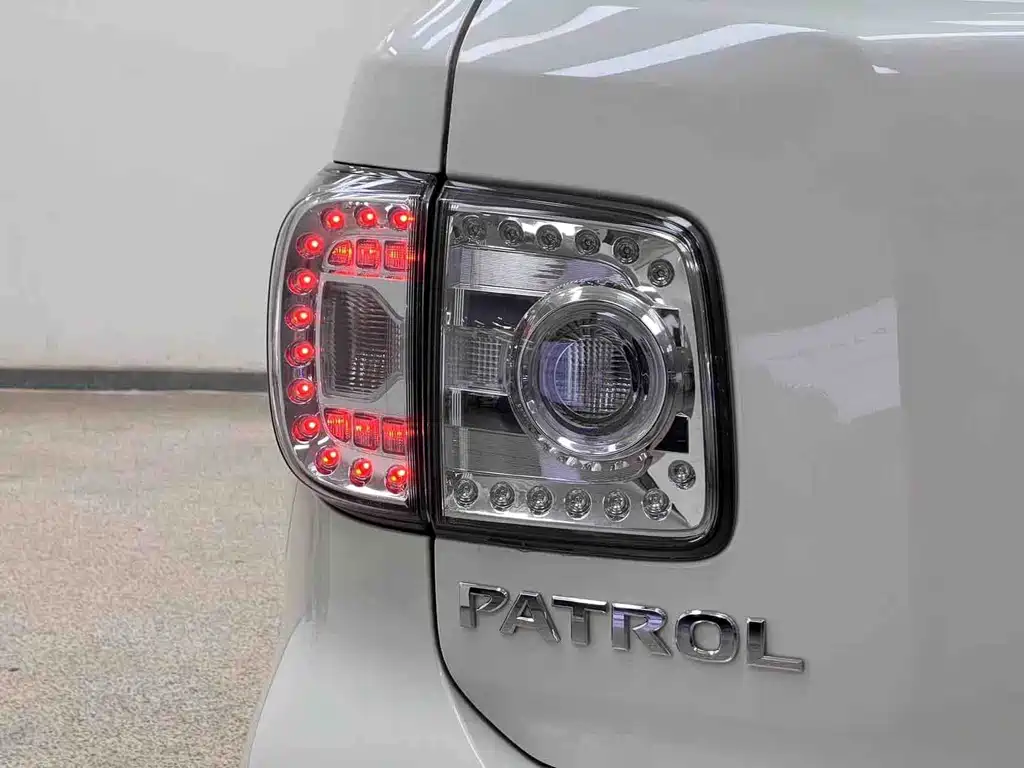 Nissan Patrol — миниатюра 6