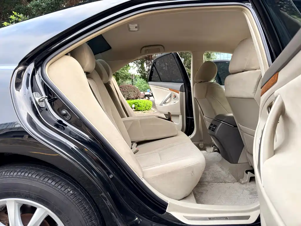Toyota Camry — миниатюра 17