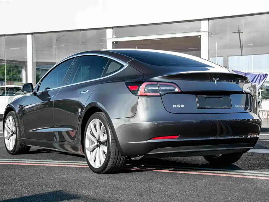 Tesla Model 3 — миниатюра 6