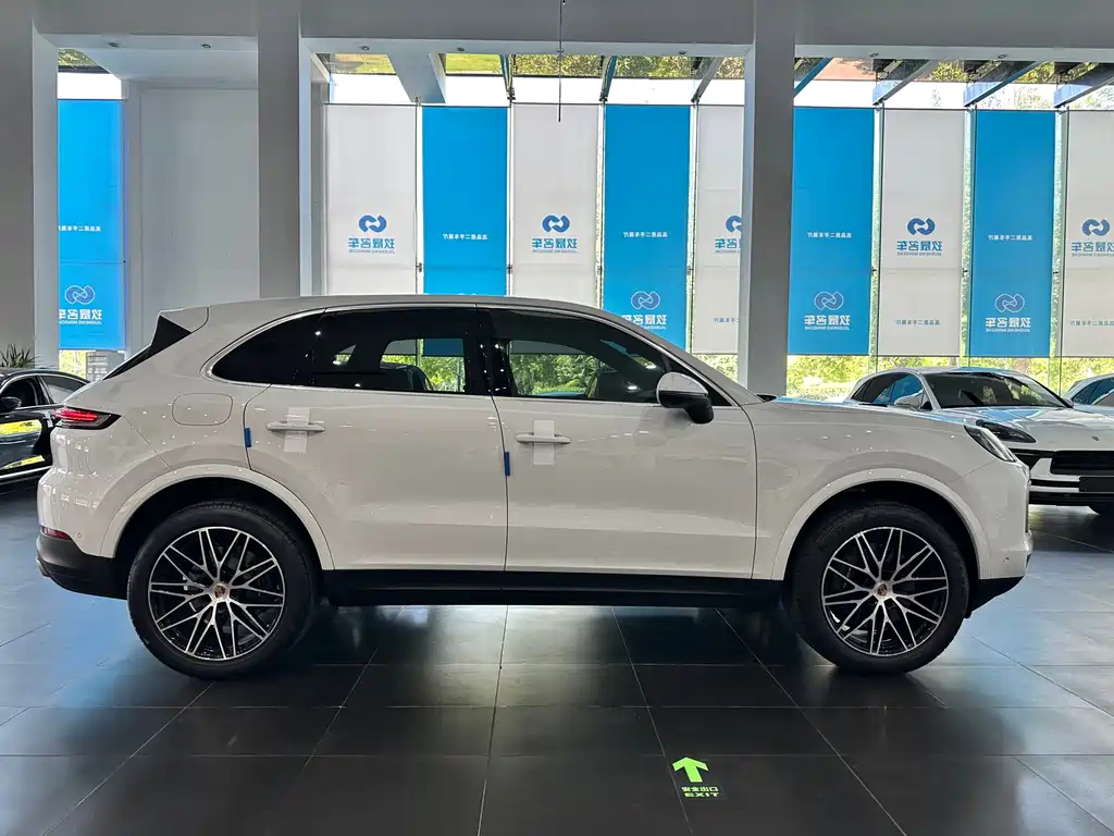 Porsche Cayenne — миниатюра 4