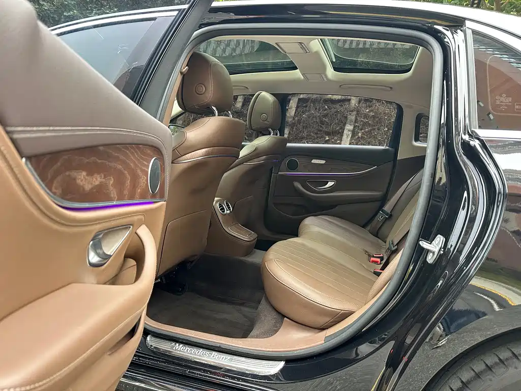 Mercedes-Benz E-Class — миниатюра 13