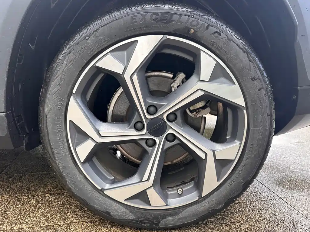 Geely Boyue L — миниатюра 11