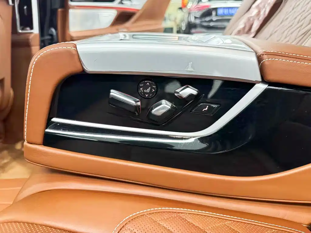 BMW 7 Series — миниатюра 22