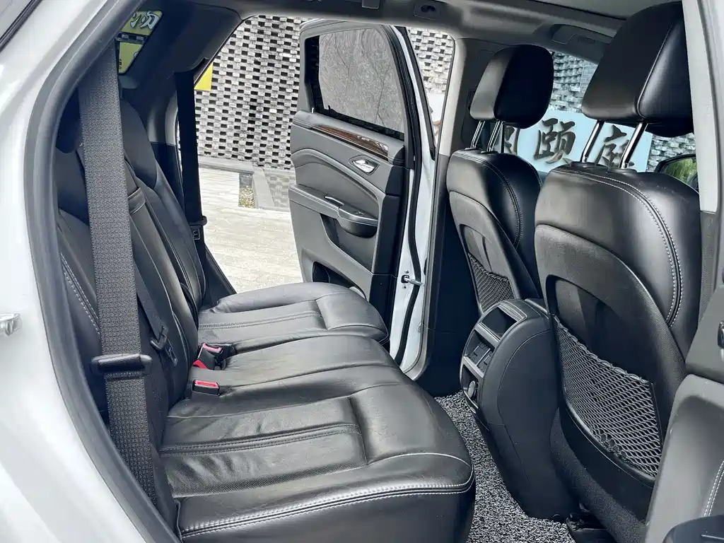 Cadillac SRX — миниатюра 17
