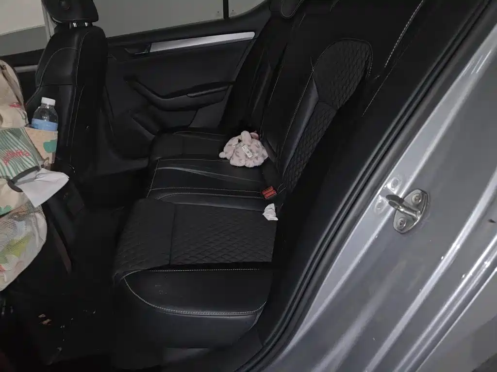 Skoda Superb — миниатюра 14