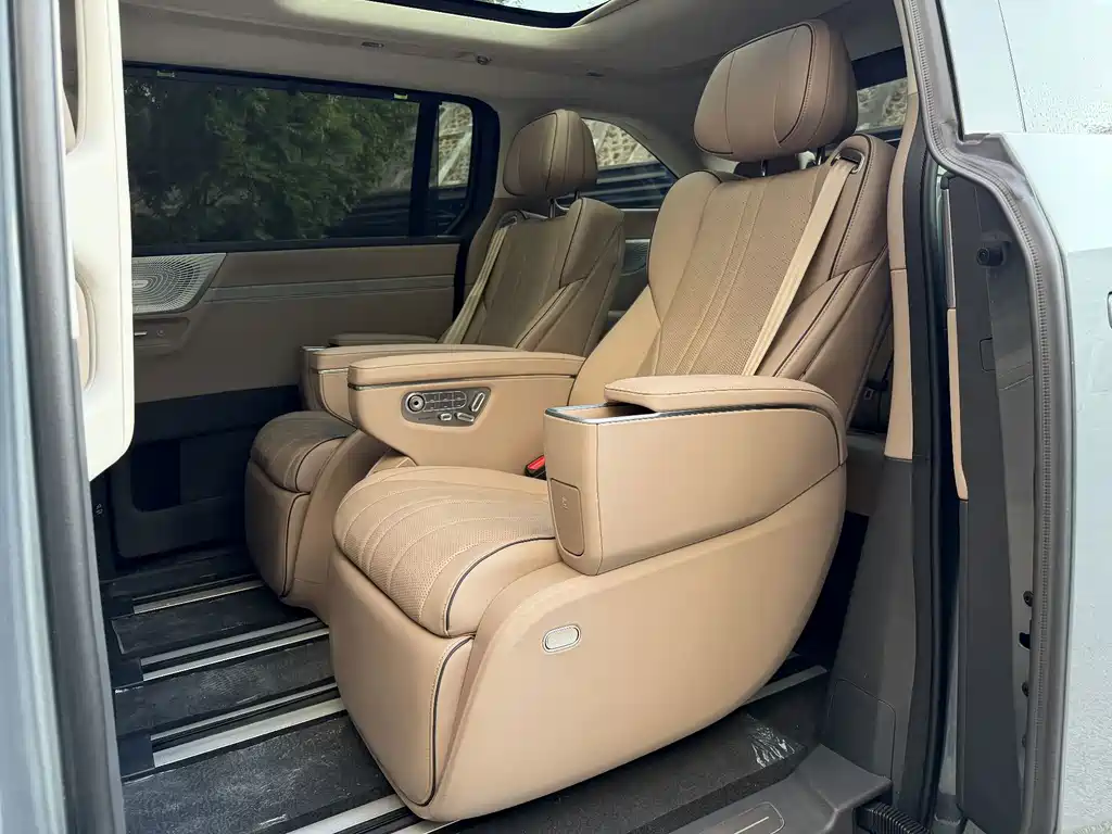 XPeng X9 — миниатюра 11