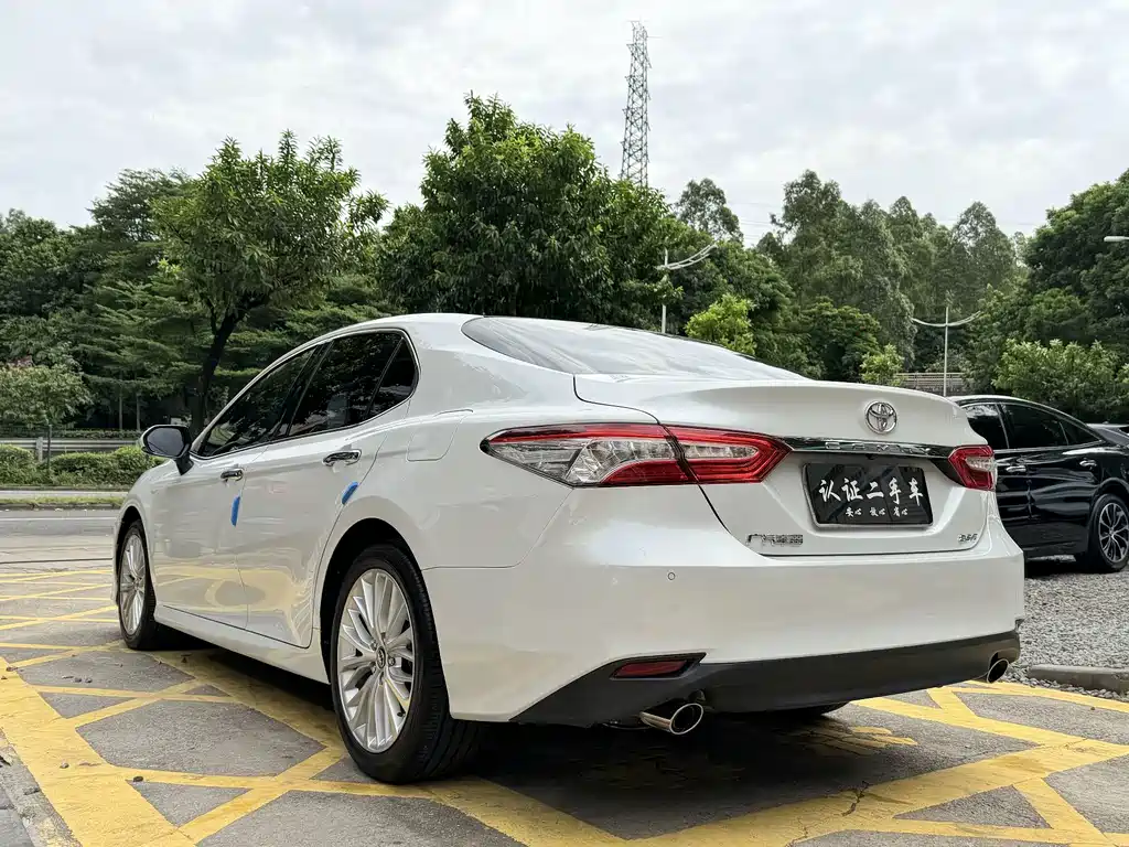 Toyota Camry — миниатюра 6