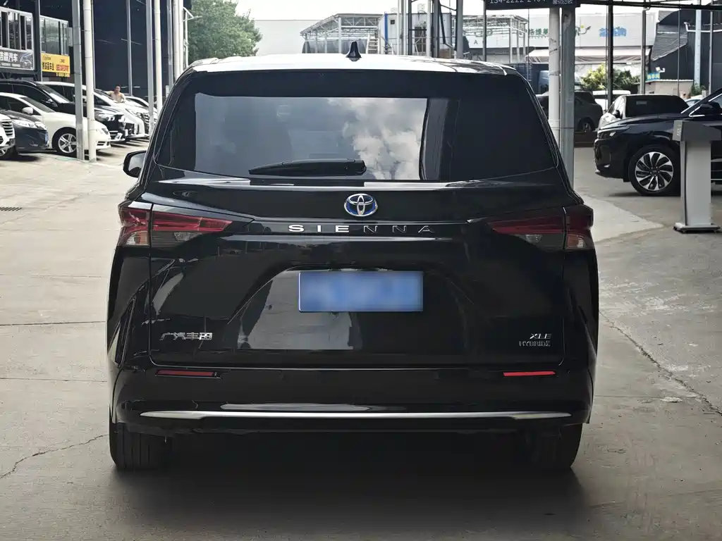 Toyota Sienna — миниатюра 6